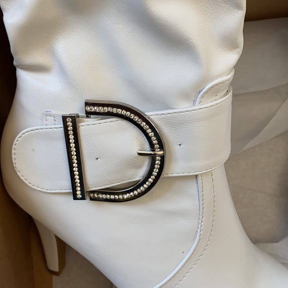 New white 4 inch heel boots - Picture 1 of 9